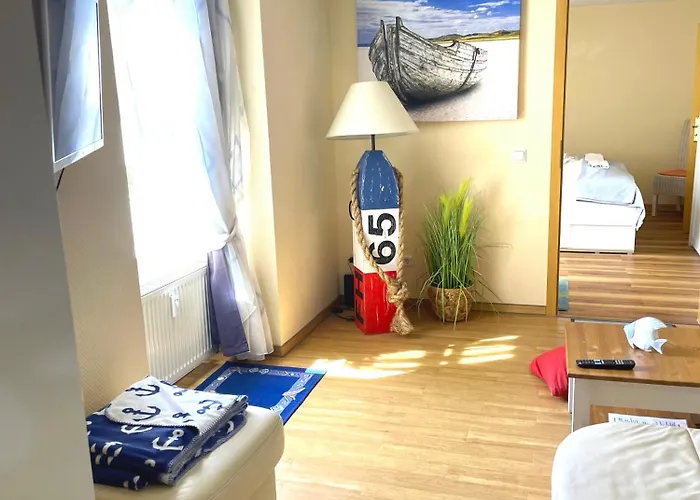 Ostseewind - In Der Strandstrasse-Fuehrt Zur Seebruecke