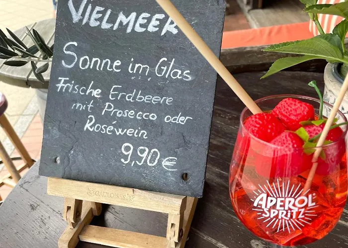 Ostseewind - In Der Strandstrasse-Fuehrt Zur Seebruecke