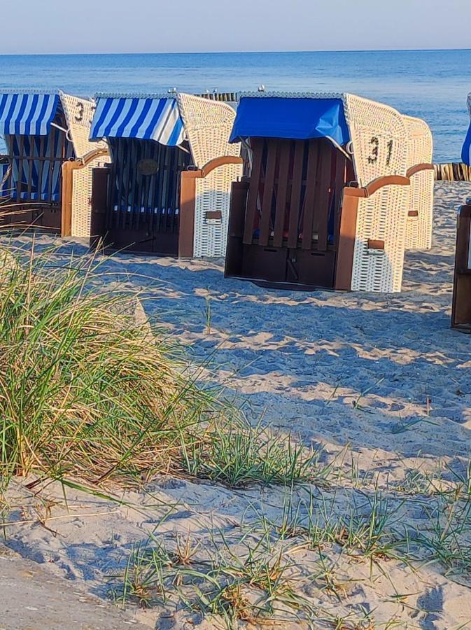 Ostseewind - In Der Strandstrasse-fuehrt Zur Seebruecke