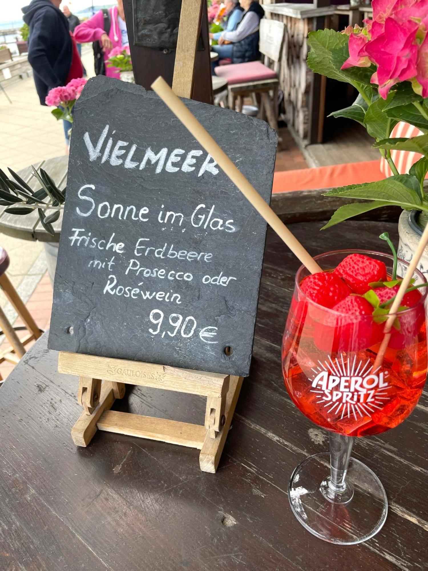 Ostseewind - In Der Strandstrasse-fuehrt Zur Seebruecke Kuehlungsborn